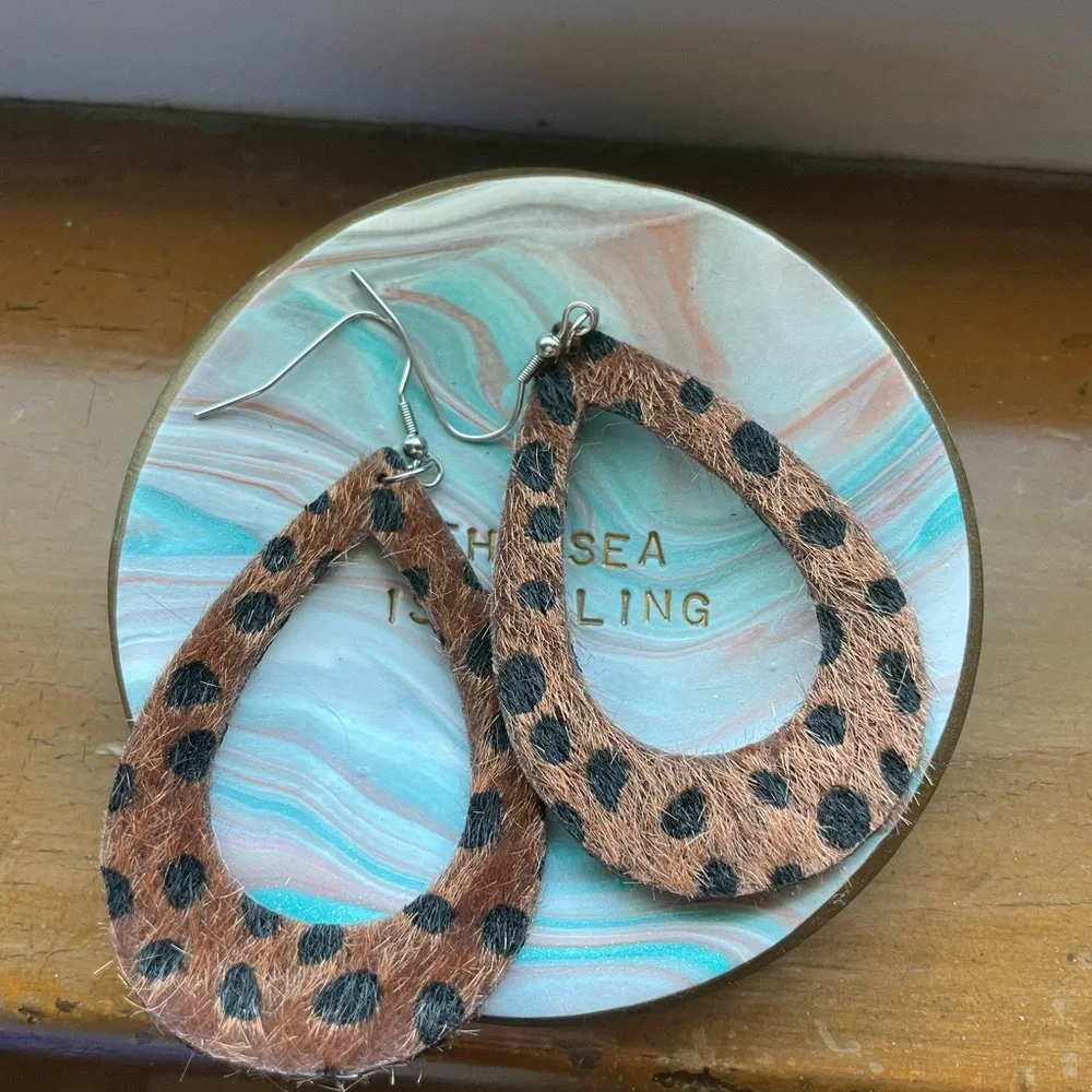 Leopard faux hair earrings teardrops lightweight earring wires nwot